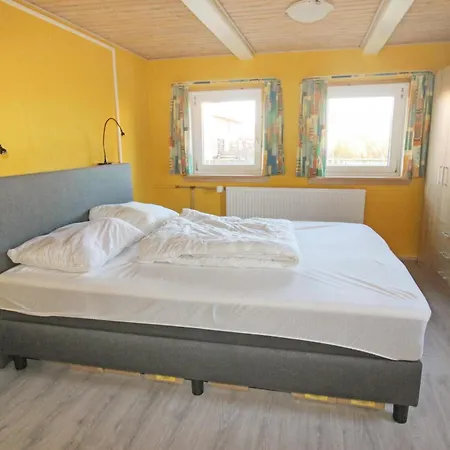 Dejligt Helarshus Med Indhegnet Grund Sj63 Harboor