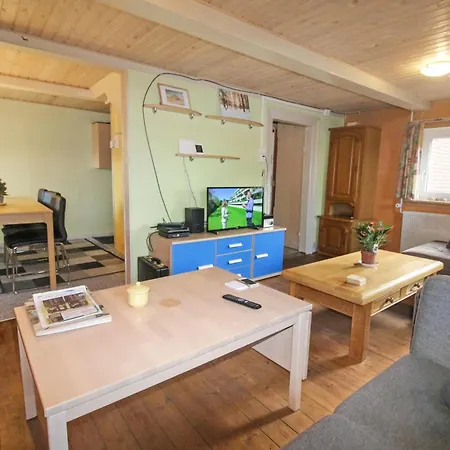 Dejligt Helarshus Med Indhegnet Grund Sj63 بيت للعطل *