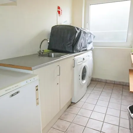 Dejligt Helarshus Med Indhegnet Grund Sj63 * Harboor
