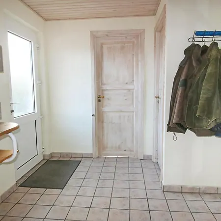 Dejligt Helarshus Med Indhegnet Grund Sj63 بيت للعطل